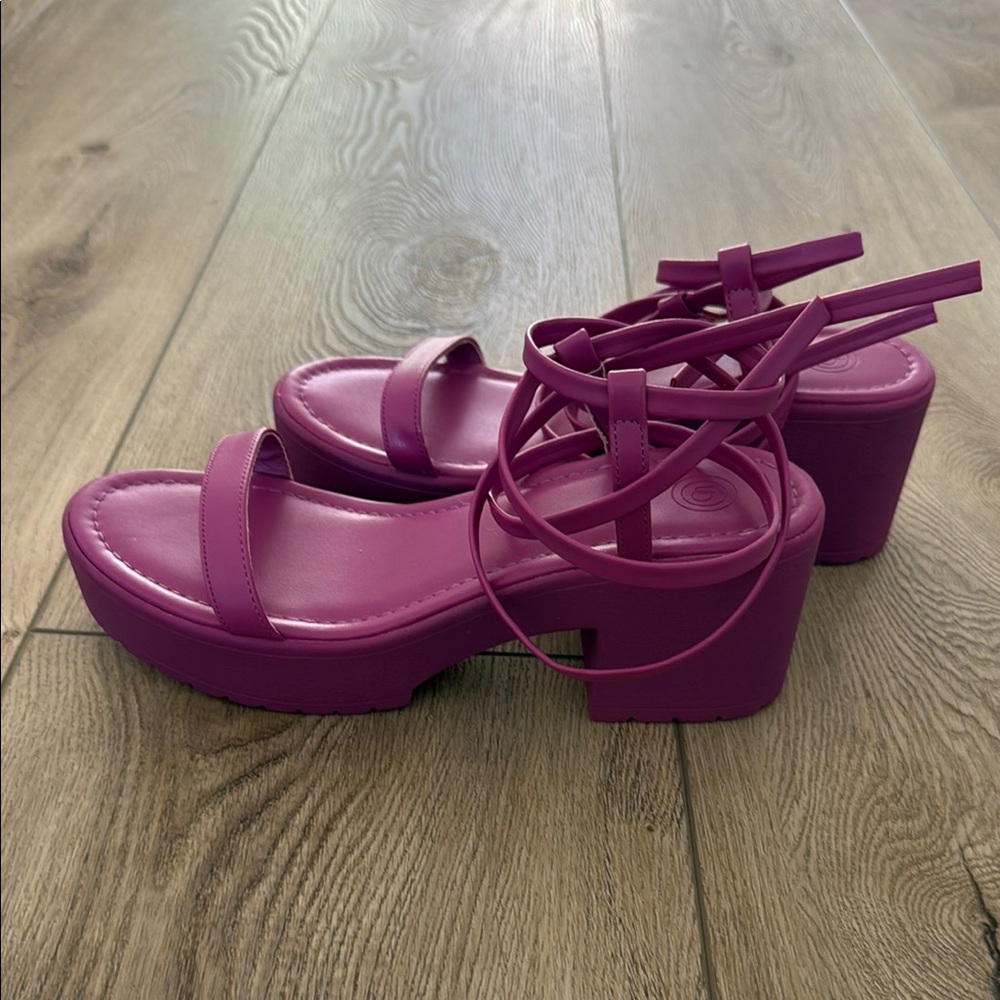 Urban Outfitters Women's Strappy Purple Sandals 8